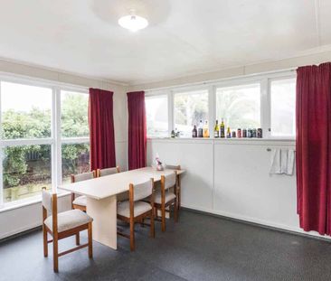 Roslyn - 4 Bedrooms - Photo 2