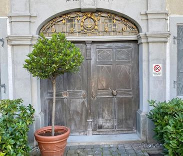 Sehr schöne und helle 3,5-Zimmer-Wohnung in wunderschönem Altbau in... - Foto 3