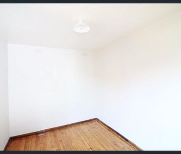 Three bedroom home - Photo 2