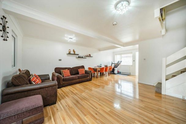 Oakley Close, Isleworth, TW7 - Photo 1