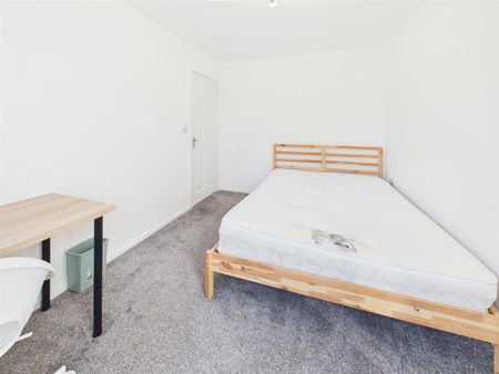 Warwick Court, Loughborough, LE11 5JJ - Photo 2