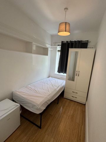 Room in a Shared House, Berne Road, CR7 - Photo 3