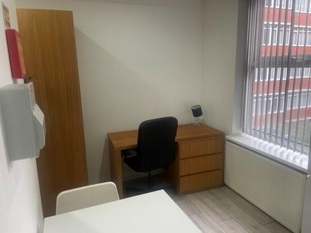 Studio to rent - Photo 2