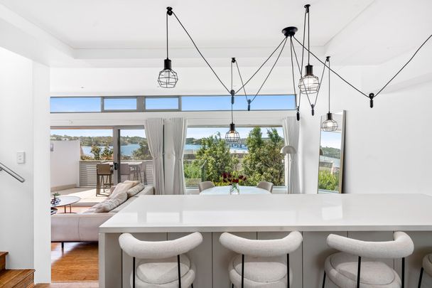 Quality townhouse capturing water and city views - Photo 1