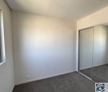 Modern Two-Bedroom Apartment with Resort-Style Amenities in Central... - Photo 3