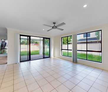 For Lease: Spacious & Modern Family Home in Upper Coomera! - Photo 1