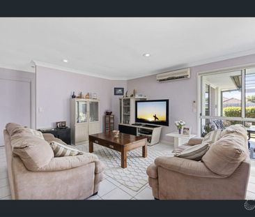 Spacious Family Home in Quiet Cul-de-Sac - Perfect Parkwood Living! - Photo 3