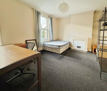 6 bedroom end of terrace house to rent - Photo 2