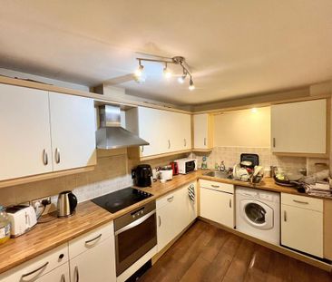 1 bedroom in a flat share to rent - Photo 1