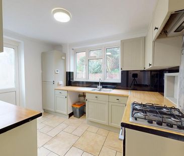 4 bedroom semi-detached house to rent - Photo 5