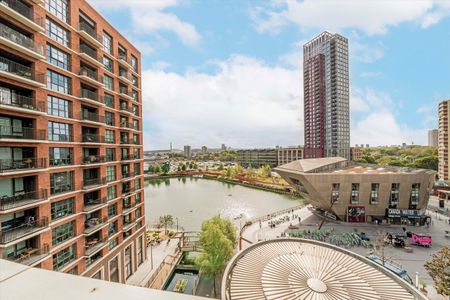 Surrey Quays Road, SE16, London - Photo 5