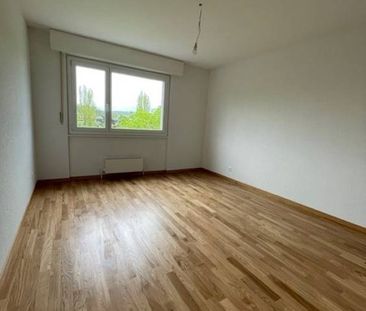 Appartement entièrement rénové de 3.5 pièces au 5ème étage, avec ba... - Foto 3