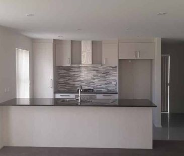 4 BEDROOM - 2 STOREY - GARAGE - Photo 4