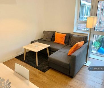 4 bedroom flat to rent - Photo 2