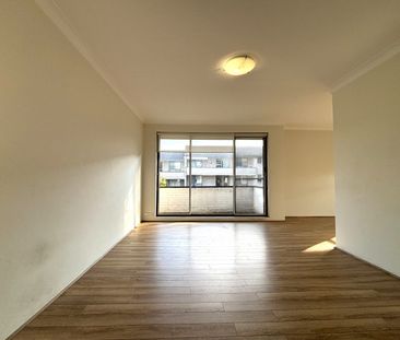 Light filled 3 bedroom - Photo 1