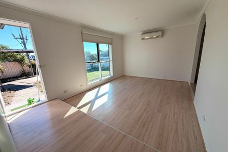 8 Fordholm Road, Hampton Park VIC - Photo 4