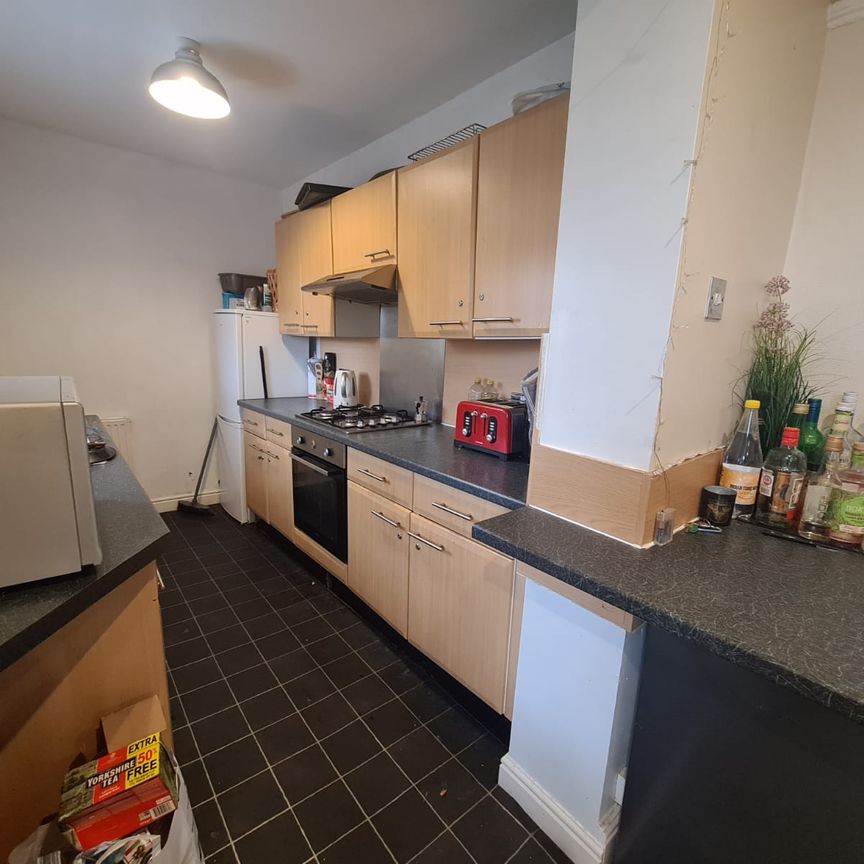 5 Bed - 20 Grove Gardens, Headingley, Leeds - LS6 4EG - Student - Photo 1