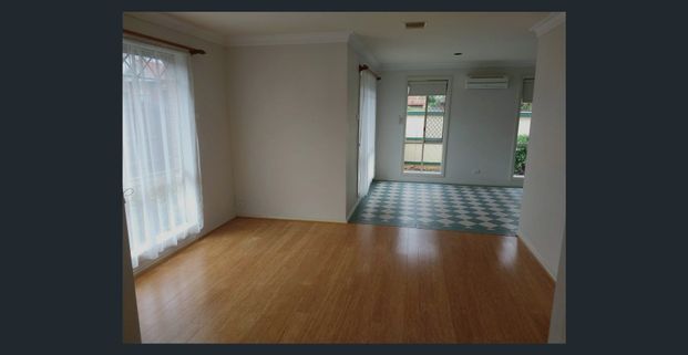 Stylish low-maintenance townhouse - Photo 1