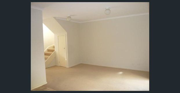 Townhouse in perfect Kensington location - Photo 1