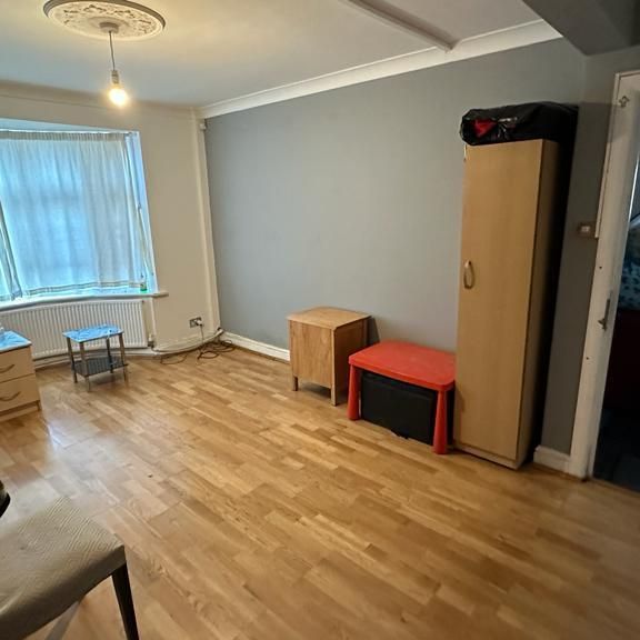 4 bedroom semi-detached house to rent - Photo 1