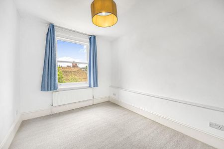 5 bedroom detached house to rent - Photo 2