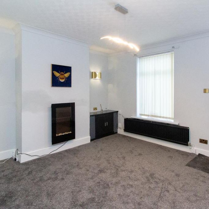 2 bedroom end of terrace house to rent - Photo 1