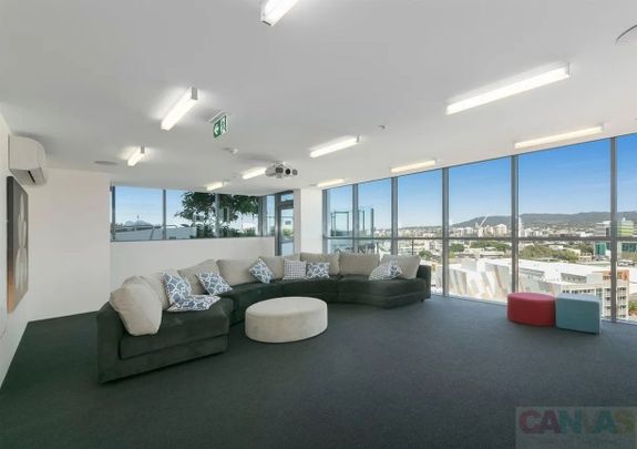 Premium 2-Bedroom, 2-Bathroom Apartment with 1 Car Park - Photo 1