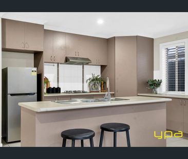 Don’t miss this stunning family rental in Lynbrook! - Photo 2