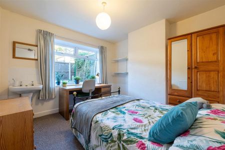 4 bedroom private hall to rent - Photo 3