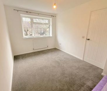 Avondale, Ash Vale, GU12 - Photo 1