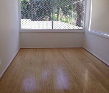 Spacious house with 4 bed 2 bath and a study - Photo 1