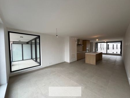 Luxueus nieuwbouwappartement met 2 slaapkamers en 2 ruime terrassen in hartje Zwevegem - Foto 2