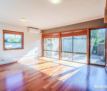 Welcome to your newly renovated haven in North Lyneham! - Photo 2