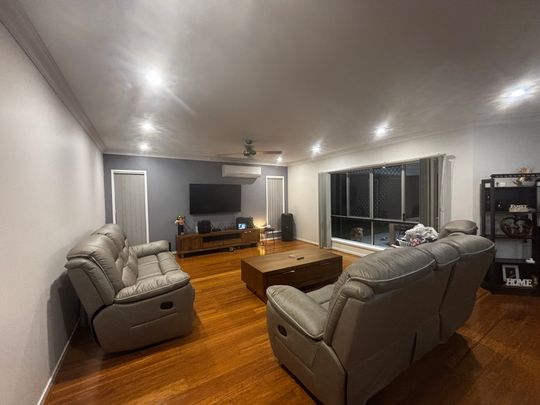 Springfield Lakes - Photo 1