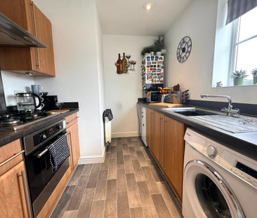 1 bedroom coach house to rent - Photo 3