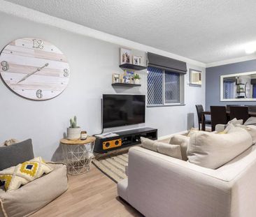 CHIC URBAN APARTMENT - Photo 1