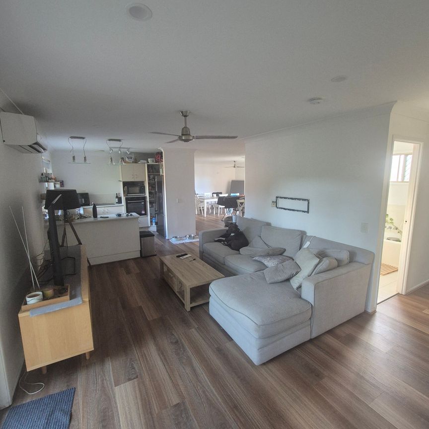 Burleigh Waters - Photo 1