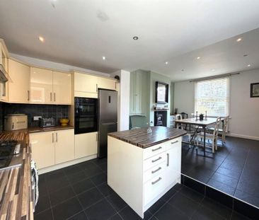 3 Bedroom Terraced To Let - Photo 2