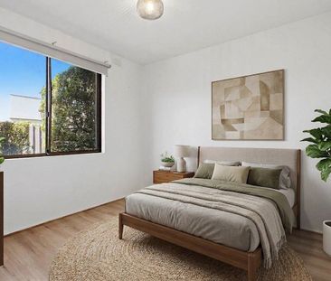 Renovated Ground Floor Apartment with an Enormous Backyard - Photo 2