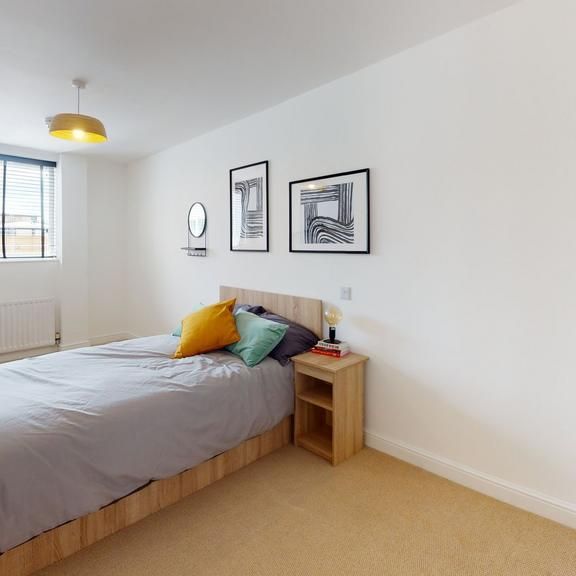 4 bedroom flat to rent - Photo 1