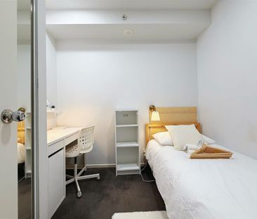 Fully Furnished 3 Bedroom Apartment - Photo 2