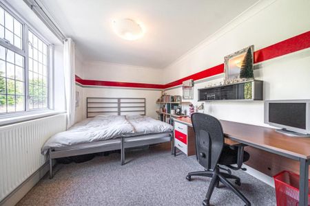 5 bedroom semi-detached house to rent - Photo 2