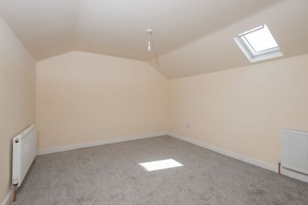 4 bedroom Terraced House to rent - Photo 4