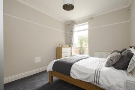 1 bedroom in a house share to rent - Photo 2