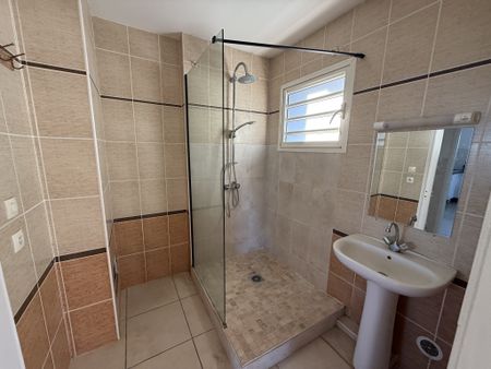Location Appartement 4 pièces 83m² LA POSSESSION 97419 - Photo 4