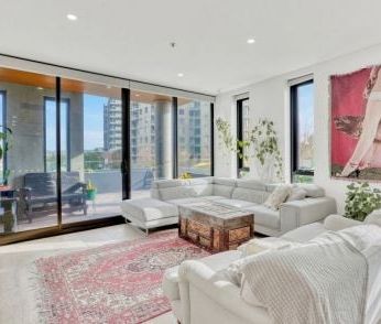 Discover comfortable, low-maintenance city living in this modern 1-... - Photo 1