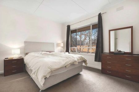 Sunny Top-Floor Privacy In Prestigious Leafy Surrounds - Photo 3