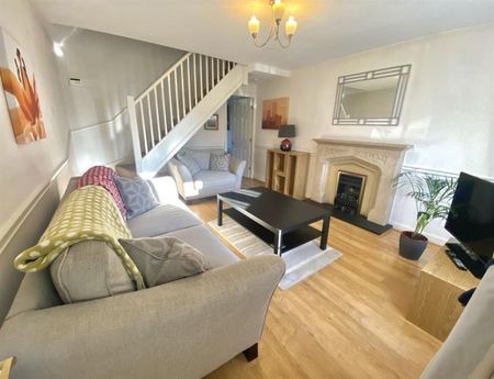 Holmeswood Close, Wilmslow - Photo 2