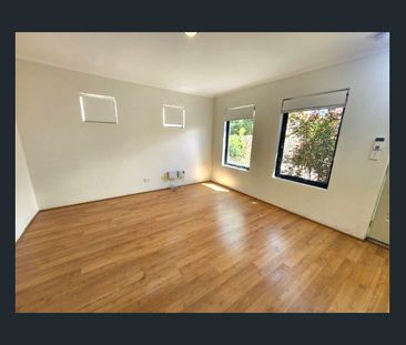 2/150 Kooyong Road, Rivervale, WA 6103 - Photo 6