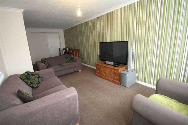 Brighton Hill, Basingstoke, Hampshire, RG22 - Photo 1